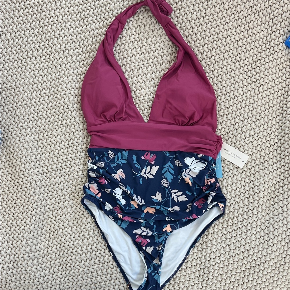 Cupshe One Piece Swimsuit in Pink and Navy Floral
